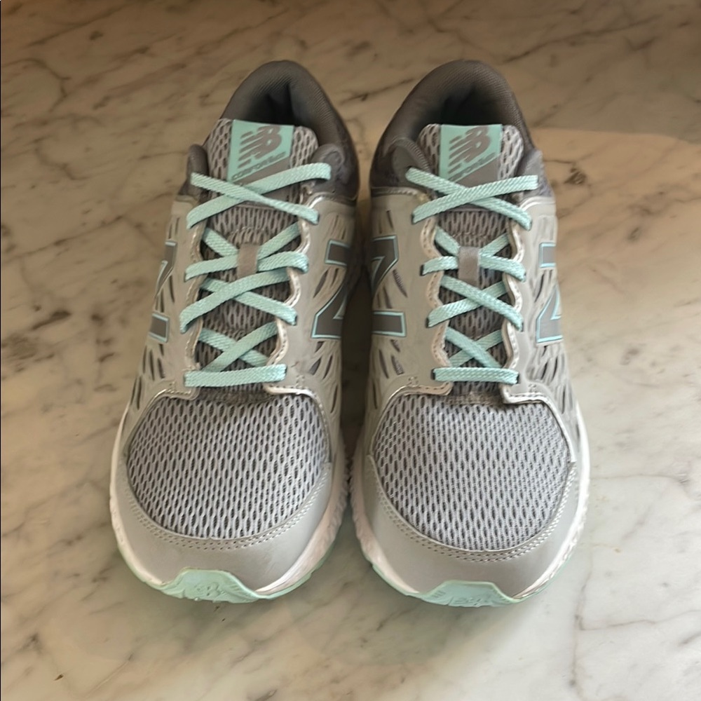 New Balance Sz 9 Women’s Cushioned Running Sneakers